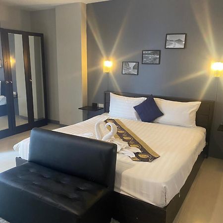 Holiday Home Patong Luaran gambar