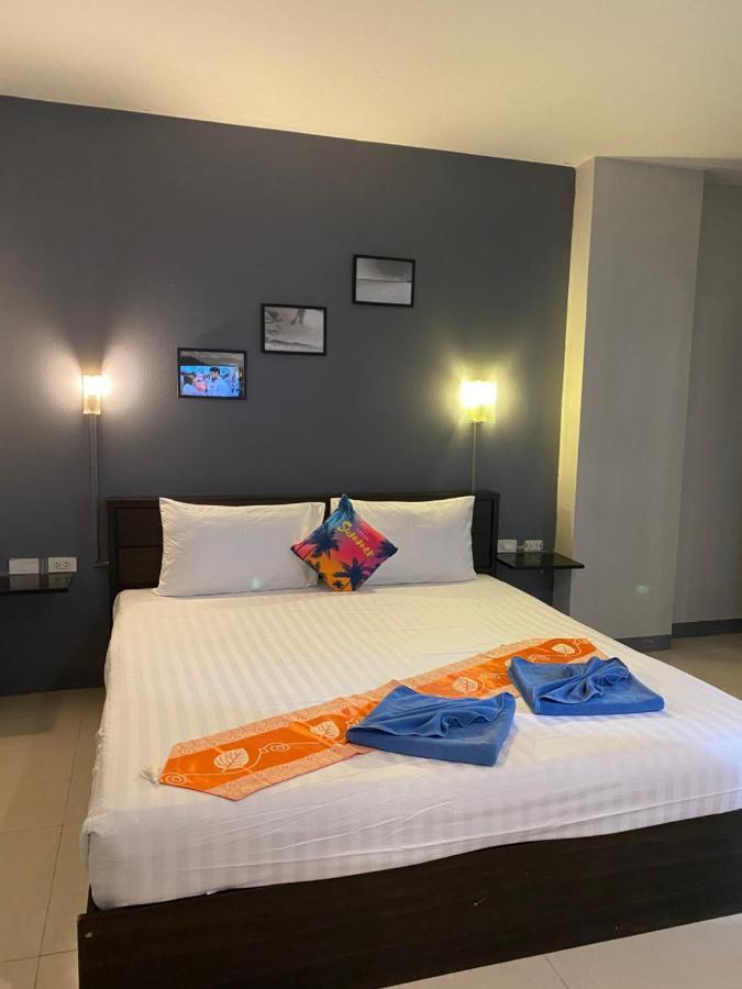Holiday Home Patong Luaran gambar