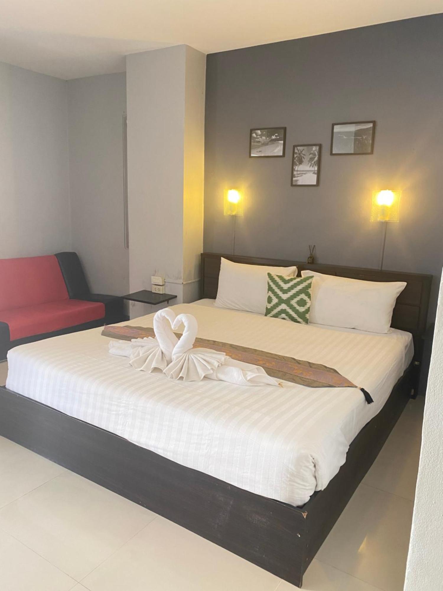 Holiday Home Patong Luaran gambar