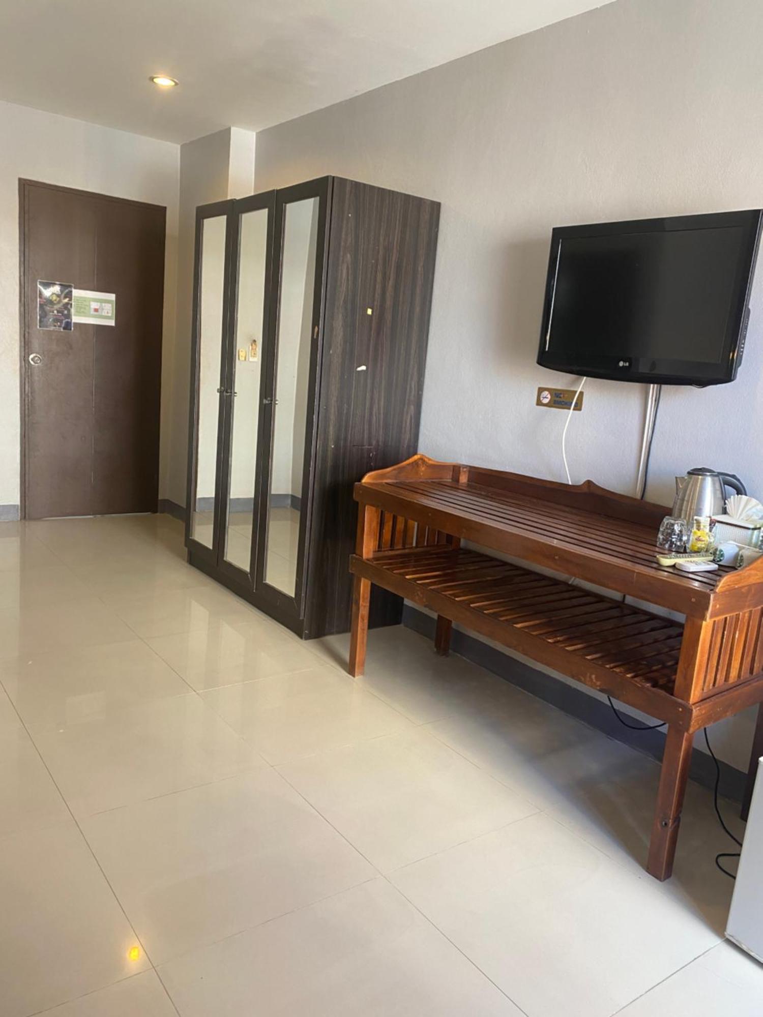 Holiday Home Patong Luaran gambar