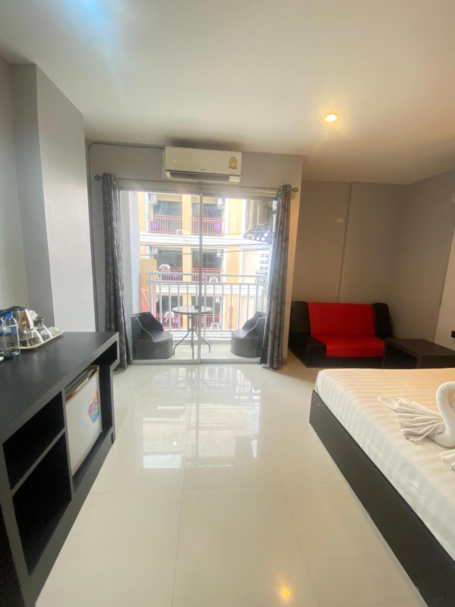 Holiday Home Patong Luaran gambar